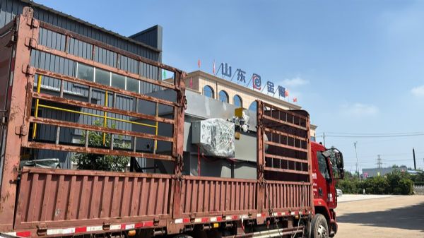 金日發(fā)貨！3立方平流式溶氣氣浮機助力水產(chǎn)加工污水處理 (2).JPG